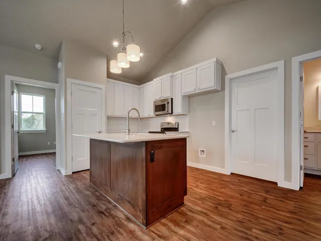 $1,999 | 240 Rose Drive, Unit A, Dripping Springs, TX 78620