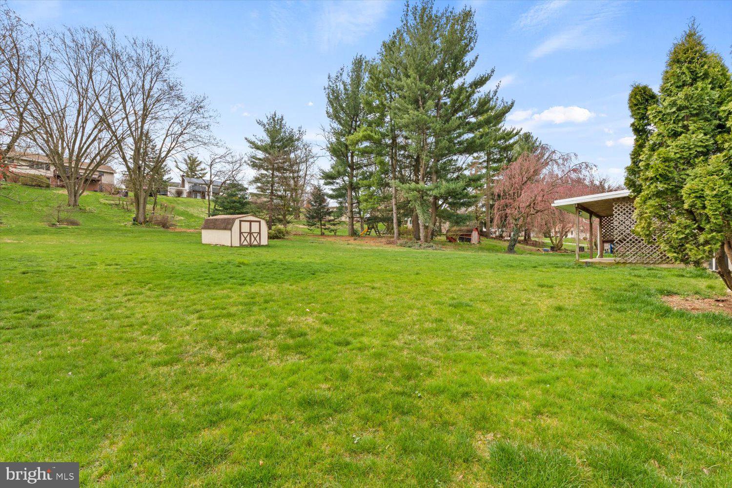 134 Bomberger Road Akron, PA 17501 - Photo 20 of 20 a backyard of a house with table and chairs