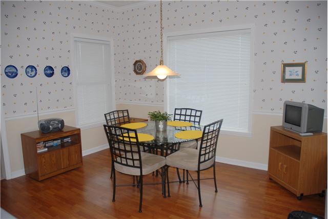 113 Hunters Ridge Drive Tullahoma, TN 37388 - Photo 6 of 14 The breakfast area off the kitchen features large windows for lots of natural light.