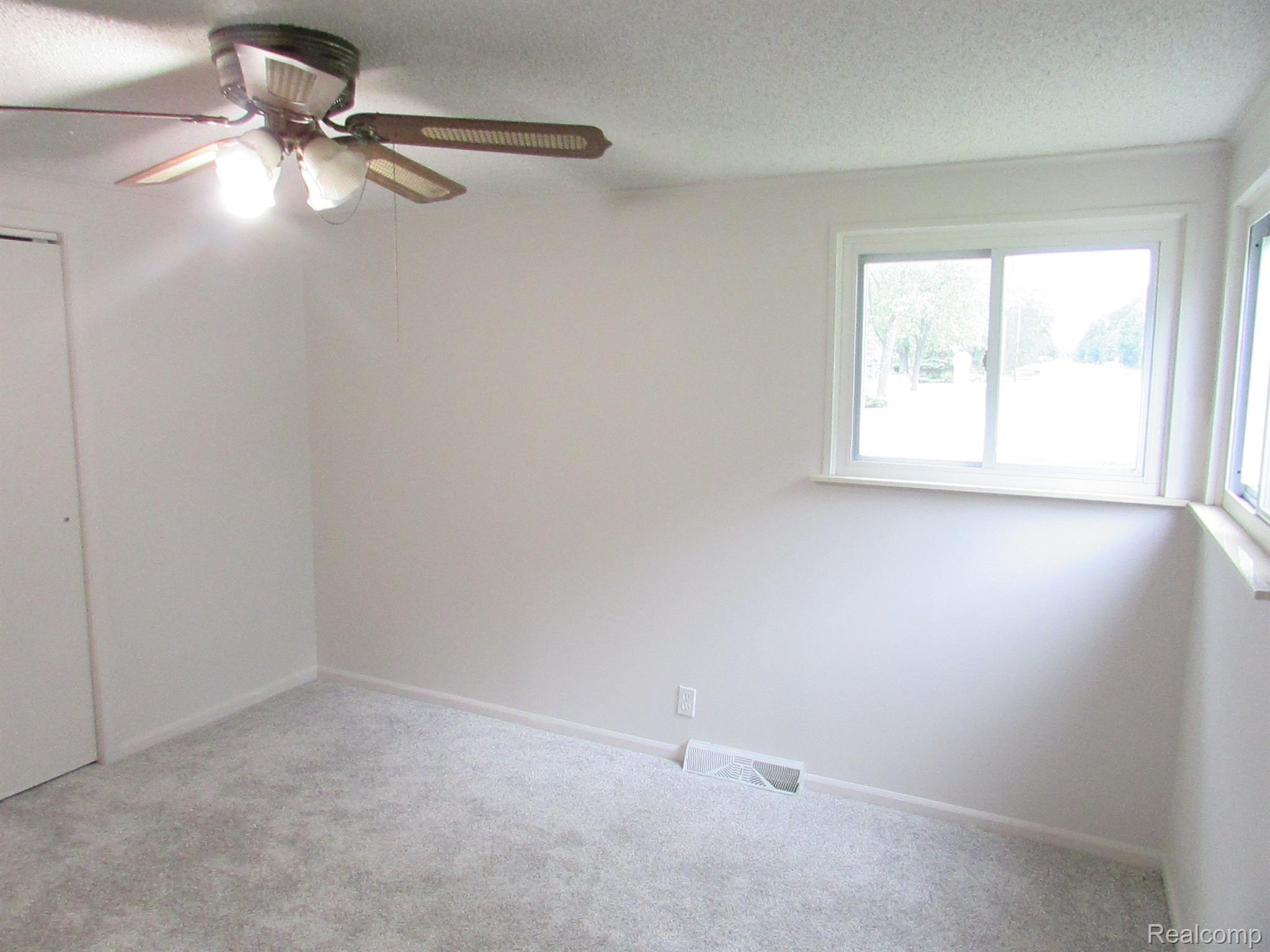 2003 Belsay Road Burton, MI 48519 - Photo 38 of 47 Gallery Image 38