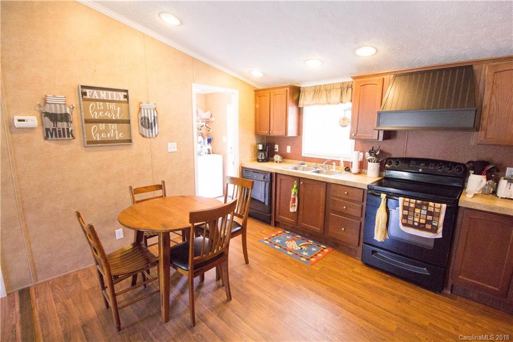 350 Gordon Road Saluda, NC 28773 - Photo 4 of 27
