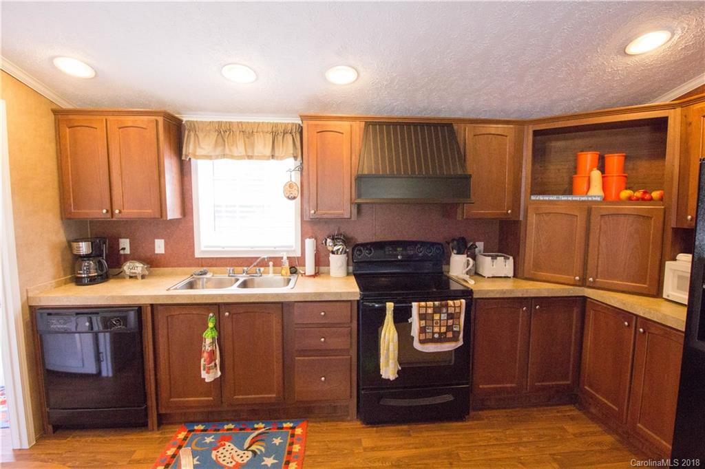 350 Gordon Road Saluda, NC 28773 - Photo 5 of 27