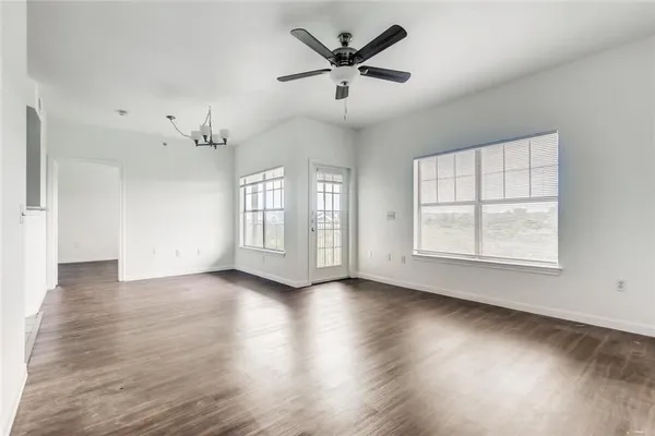 $1,950 | 2320 Gracy Farms Lane, Unit 835, Austin, TX 78758