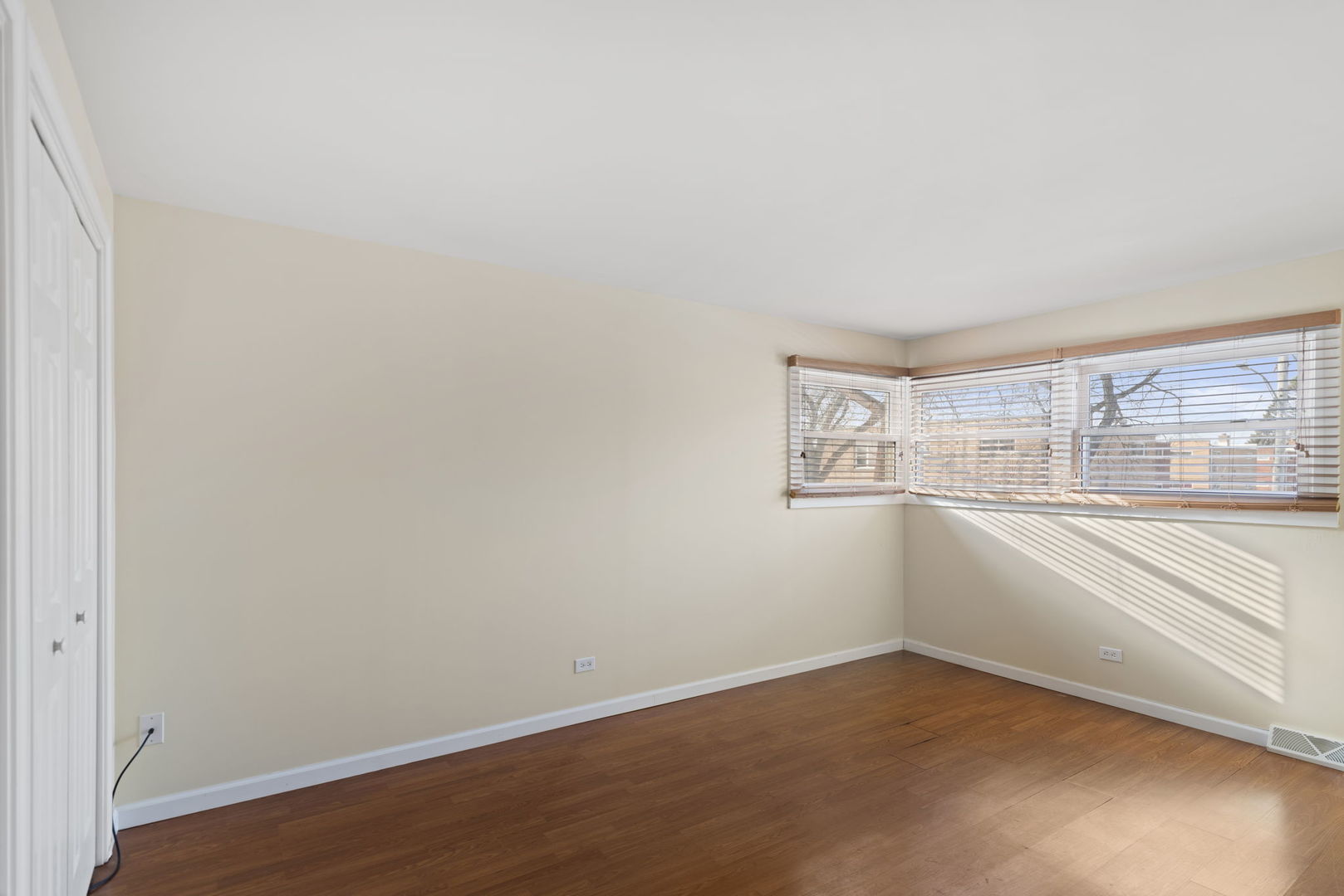 2011 Georgetown Lane Waukegan, IL 60085 - Photo 13 of 16 a view of an empty room with a window
