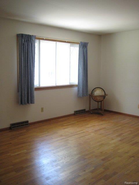 3611 Lansing Road Bancroft, MI 48414 - Photo 10 of 10 Living room