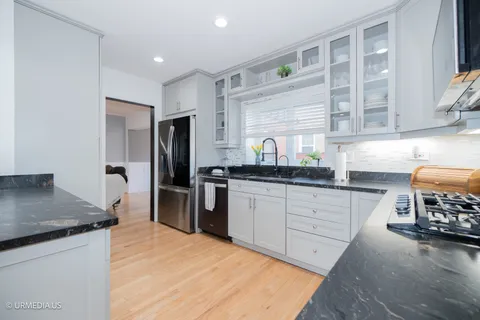 $985,000 | 7100 North Sioux Avenue, Chicago, IL 60646