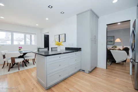 $985,000 | 7100 North Sioux Avenue, Chicago, IL 60646