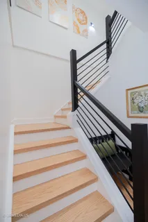 $985,000 | 7100 North Sioux Avenue, Chicago, IL 60646