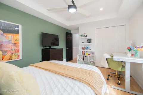 $985,000 | 7100 North Sioux Avenue, Chicago, IL 60646