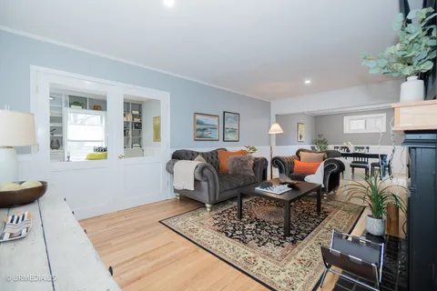 $985,000 | 7100 North Sioux Avenue, Chicago, IL 60646