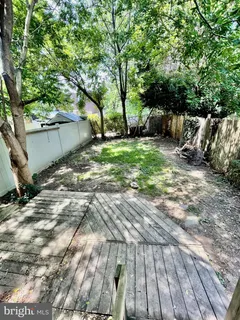 a view of kitchen with washer and dryer