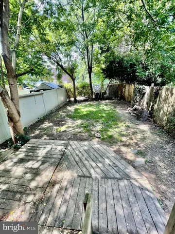 a view of kitchen with washer and dryer