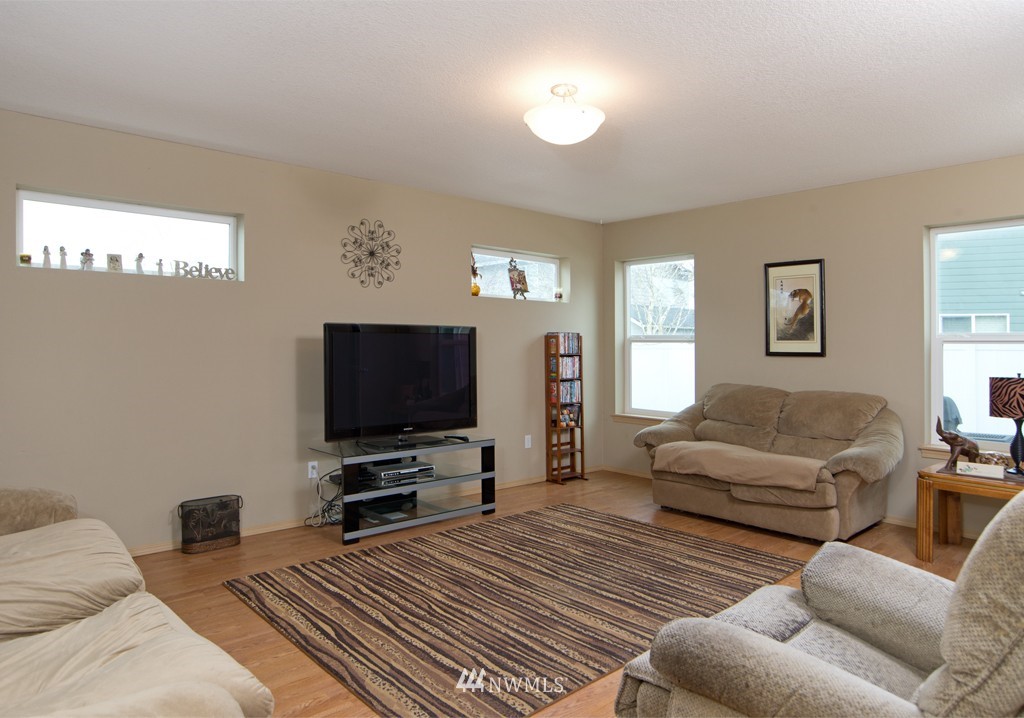 44 Crown Point Road Longview, WA 98632 - Photo 2 of 15 Gallery Image 2