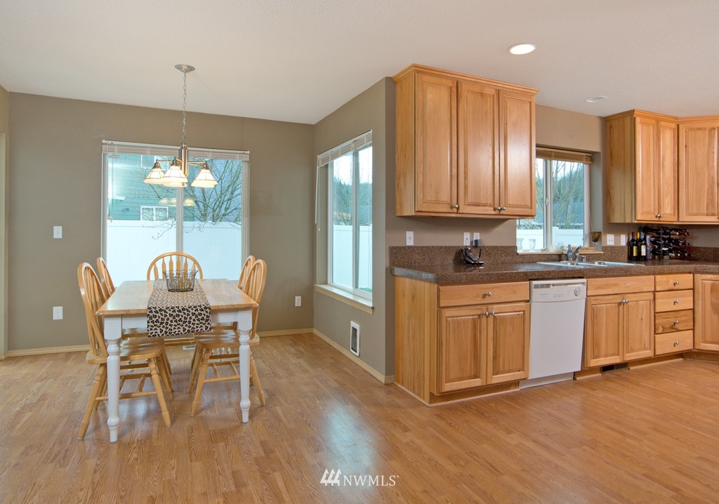 44 Crown Point Road Longview, WA 98632 - Photo 3 of 15 Gallery Image 3