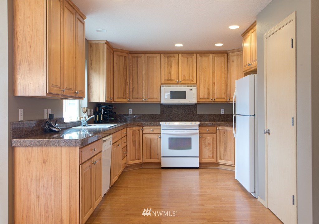 44 Crown Point Road Longview, WA 98632 - Photo 5 of 15 Gallery Image 5