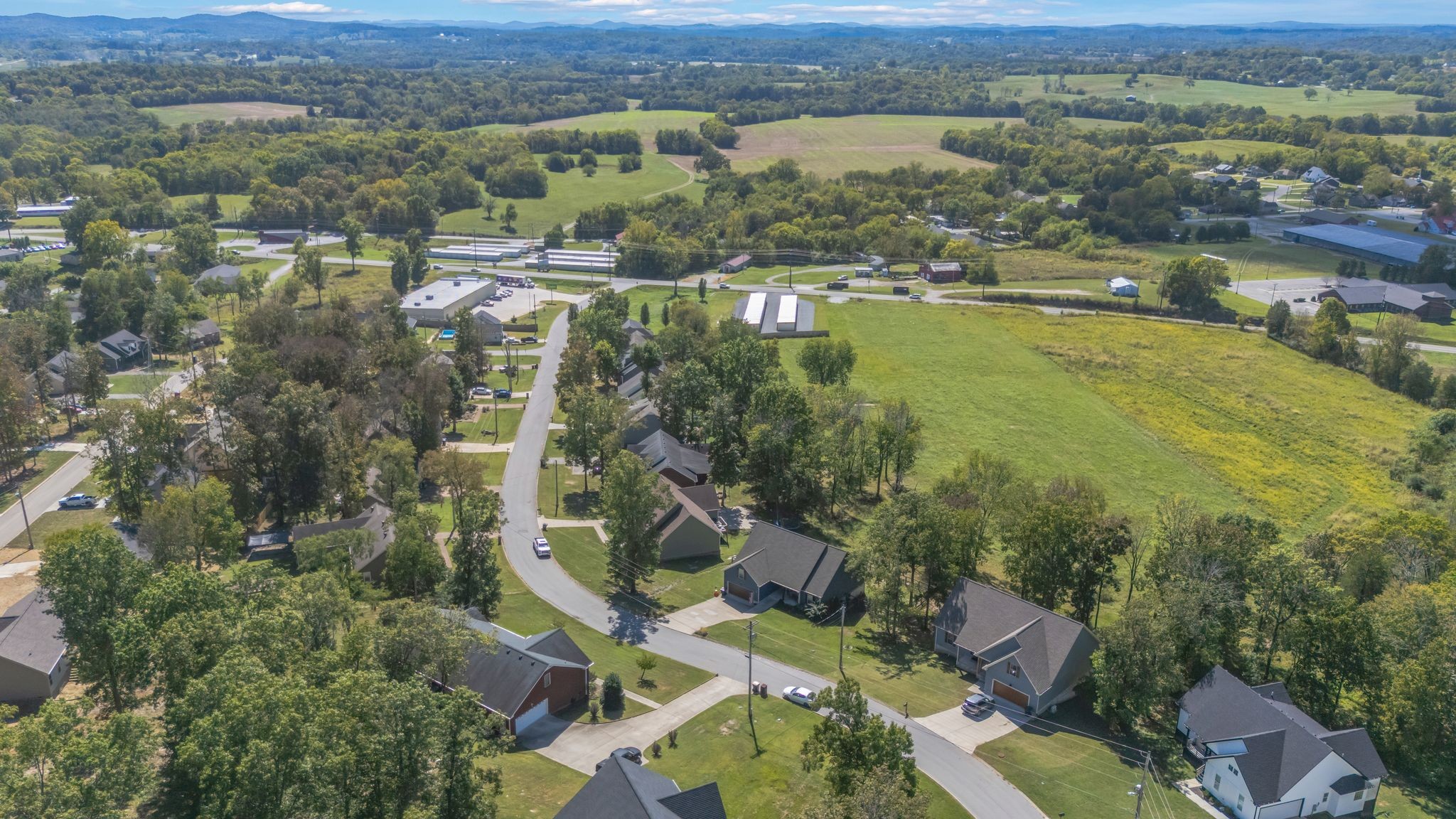 200 Hickory Ridge Lane Hartsville, TN 37074 - Photo 34 of 35 an aerial view of residential houses with outdoor space and river