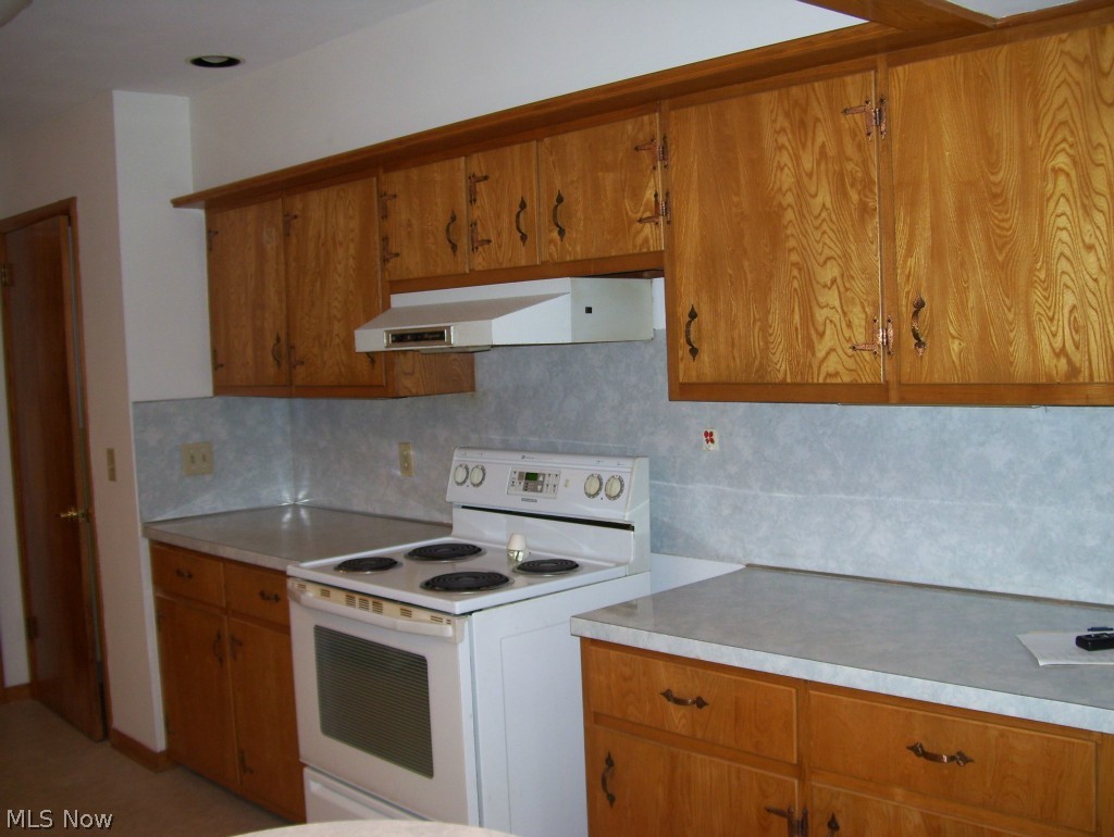 303 Somerset Road Akron, OH 44313 - Photo 5 of 17 Gallery Image 5