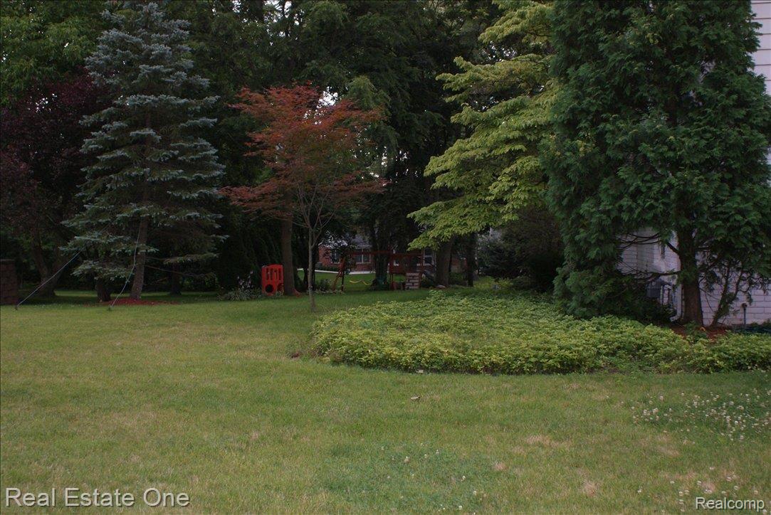 762 Rock Spring Road Bloomfield Hills, MI 48304 - Photo 15 of 17 House Pictures 330