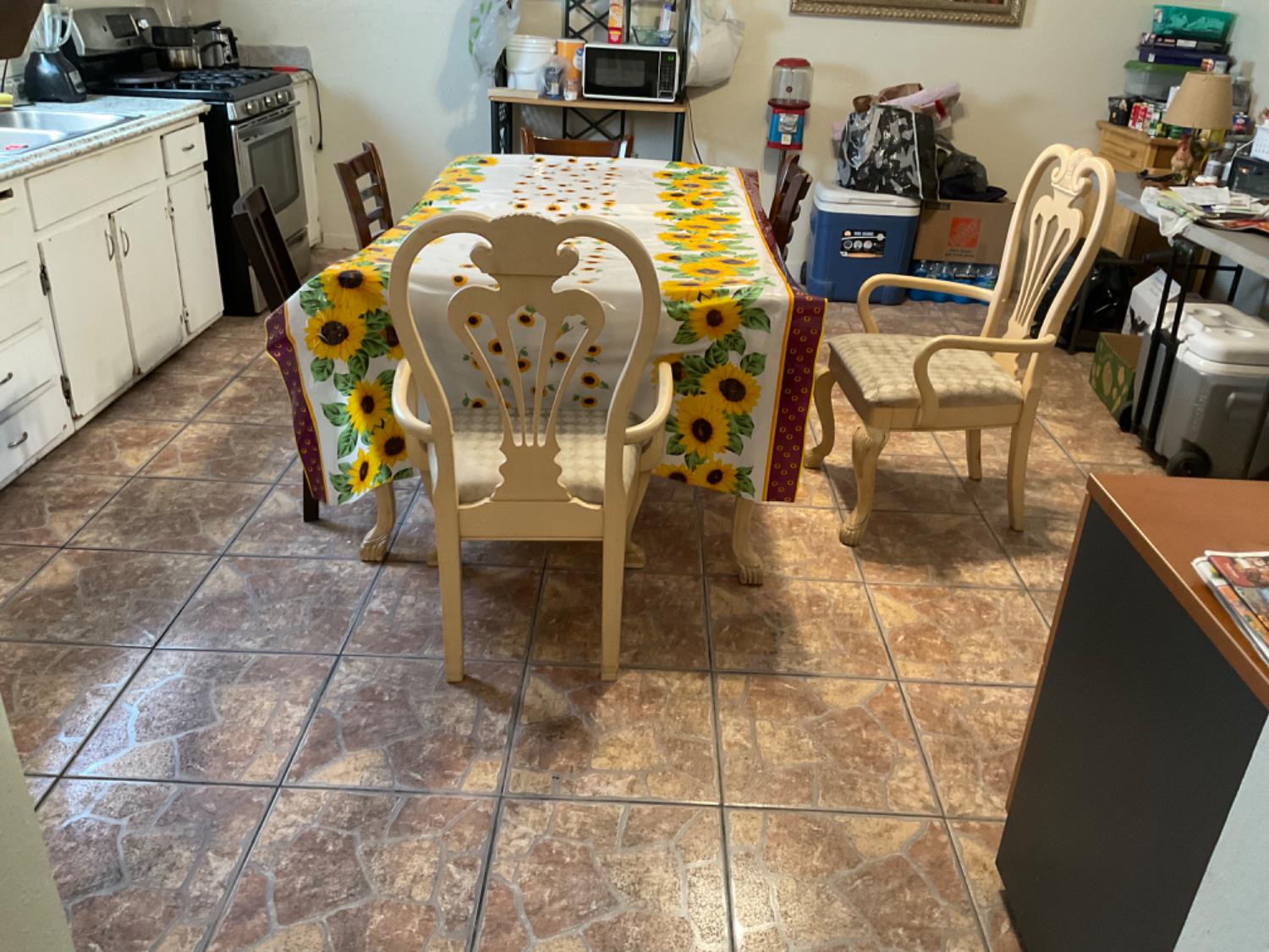 915 R Street Merced, CA 95341 - Photo 27 of 44 a view of a dining room with furniture