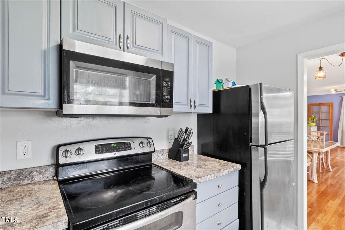 2100 Oakview Court Raleigh, NC 27604 - Photo 11 of 27 11-2100 Oakview-11