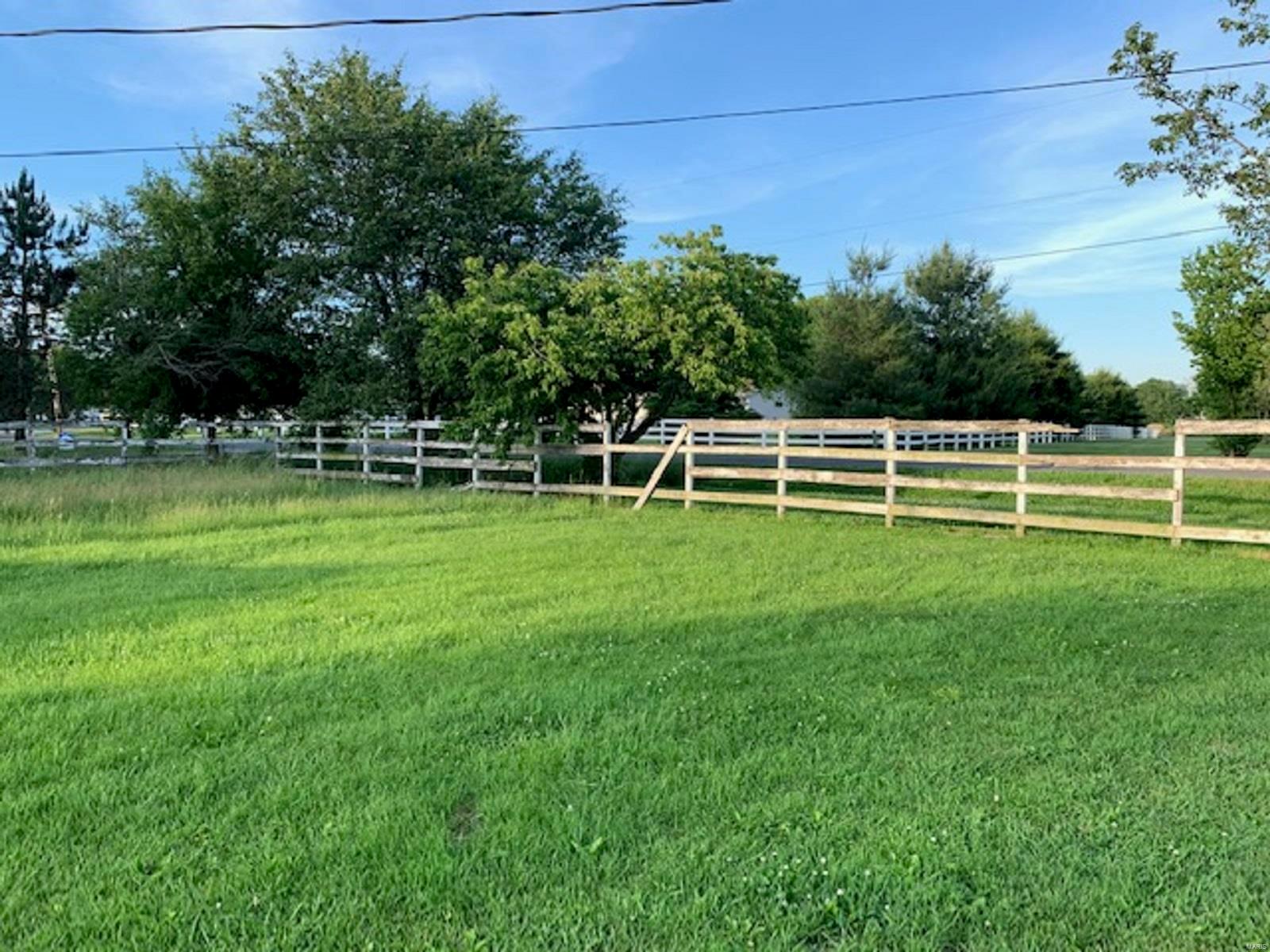1933 Steinkoenig School Road Highland, IL 62249 - Photo 17 of 19 Gallery Image 17