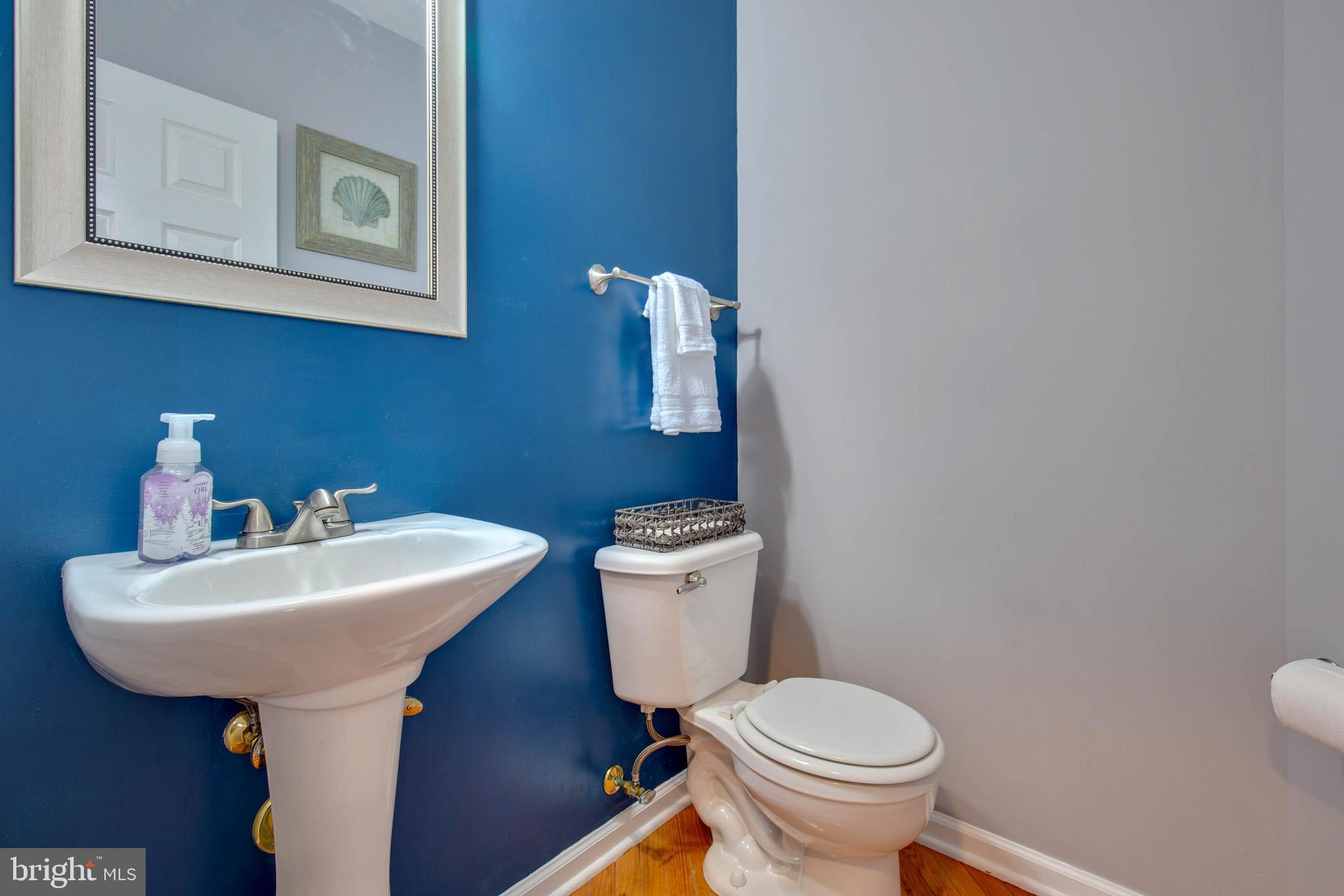 8371 Tillett Loop Manassas, VA 20110 - Photo 19 of 35 Main Level Powder Room