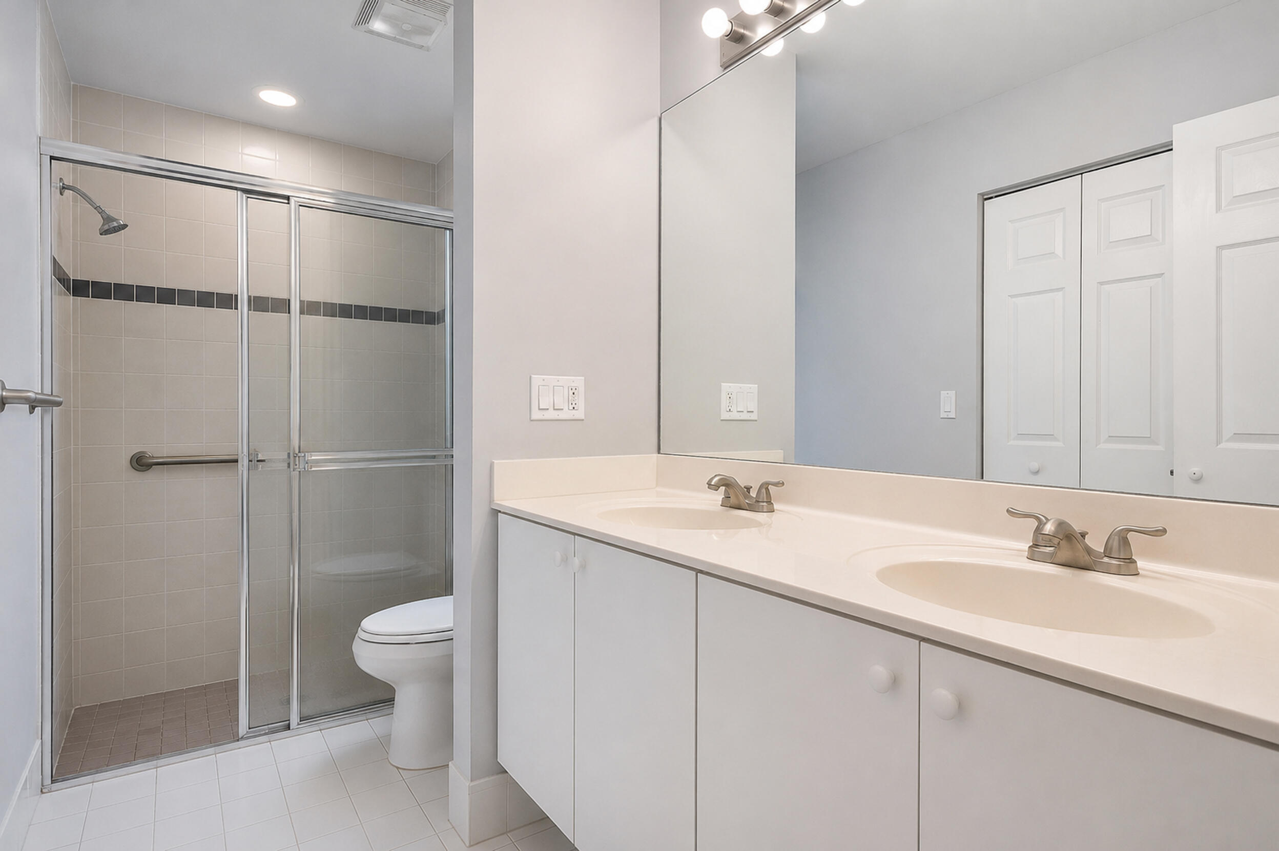 2522 Southeast Springtree Place Stuart, FL 34997 - Photo 8 of 13 Primary Bathroom
