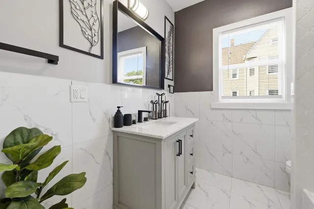 $410,000 | 5915 West Iowa Street, Chicago, IL 60651