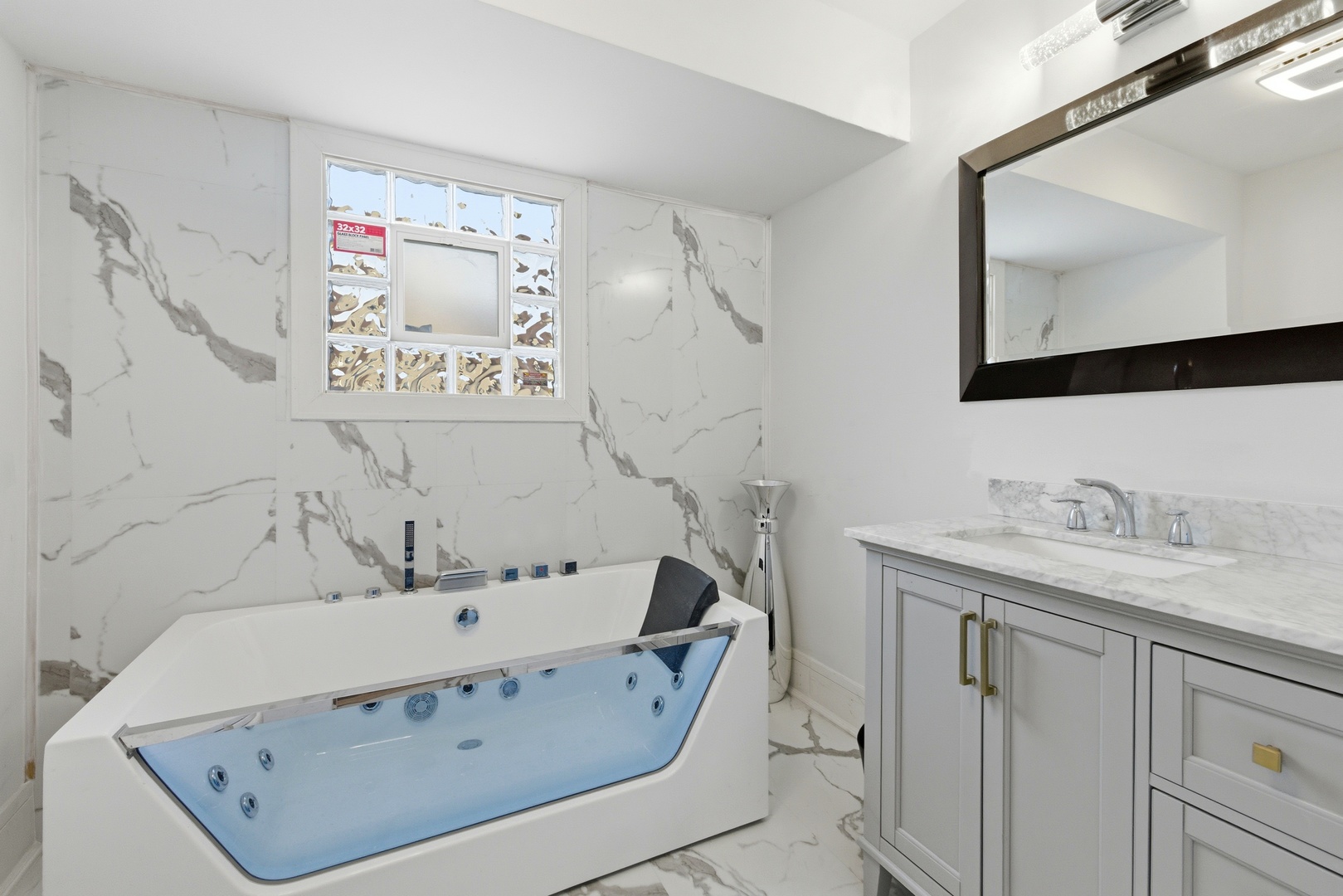 5915 West Iowa Street Chicago, IL 60651 - Photo 27 of 35 a bathroom with a tub sink and a mirror