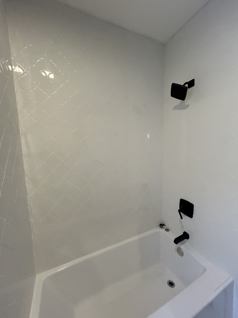 5915 West Iowa Street Chicago, IL 60651 - Photo 3 of 35 a bathroom with a bathtub