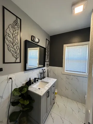 $410,000 | 5915 West Iowa Street, Chicago, IL 60651