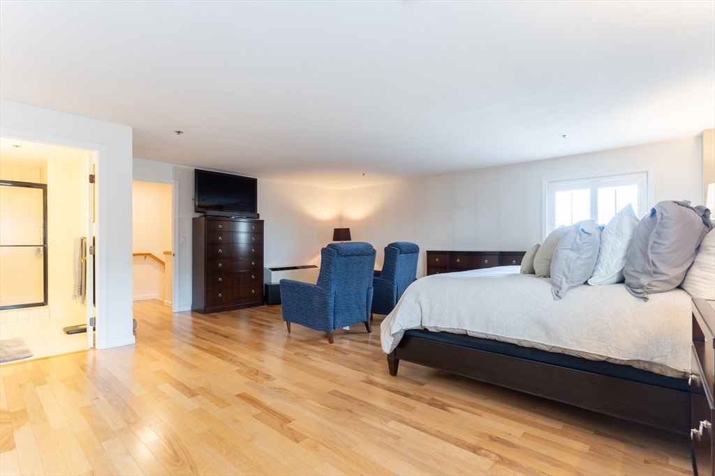 44 Elm Street, Unit 501 Worcester, MA 01609 - Photo 14 of 32 a spacious bedroom with a bed and wooden floor