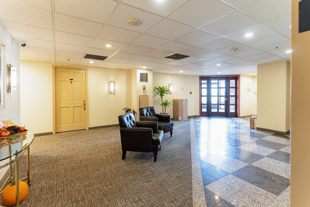 44 Elm Street, Unit 501 Worcester, MA 01609 - Photo 28 of 32 a lobby with furniture and floor to ceiling window