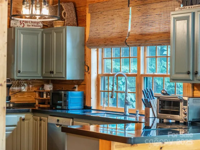 $699,000 | 128 Hadleigh Way, Mars Hill, NC 28754