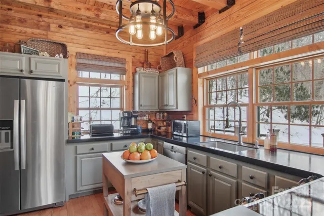 $699,000 | 128 Hadleigh Way, Mars Hill, NC 28754