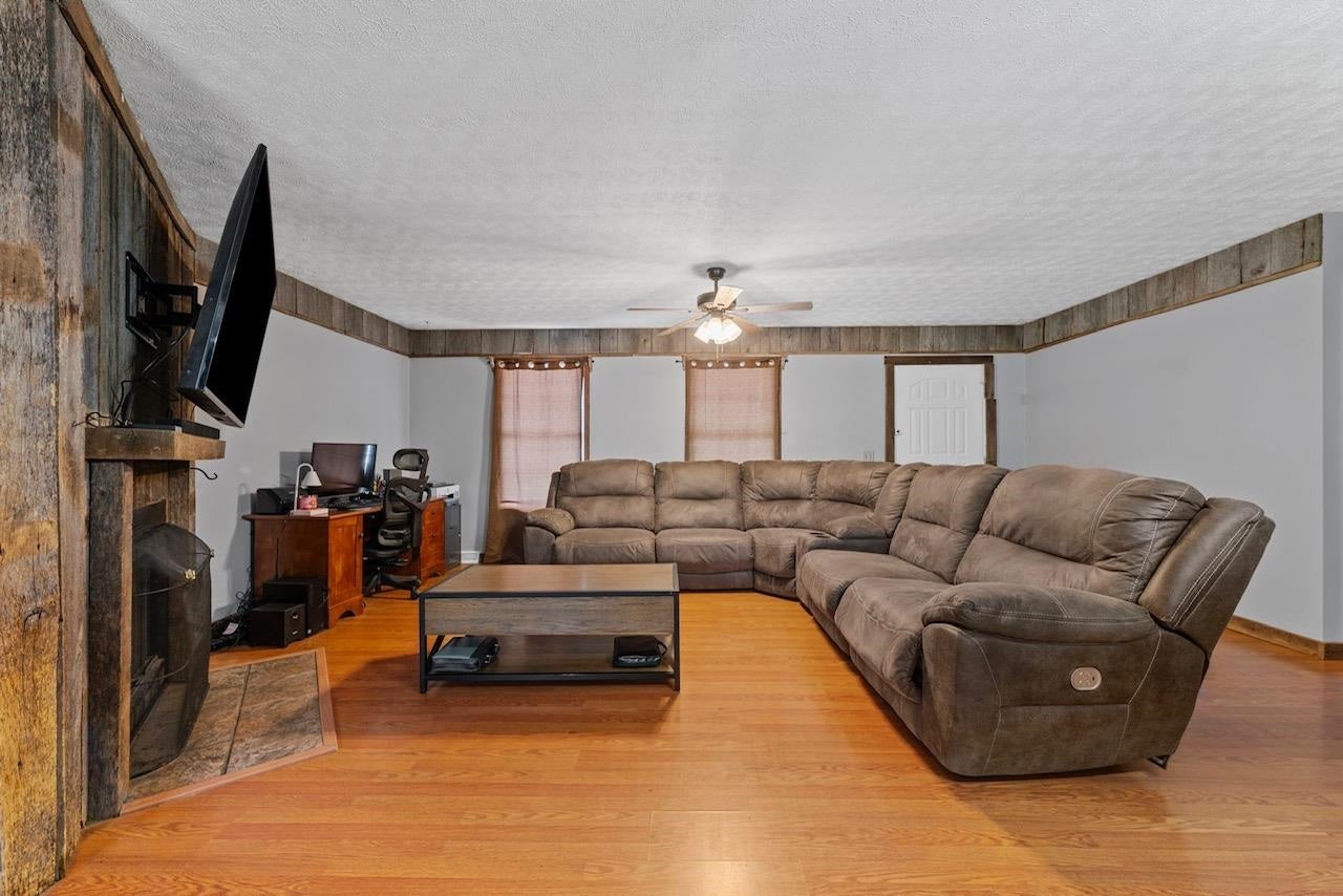 370 Halltown Road Canmer, KY 42722 - Photo 4 of 22 Gallery Image 4