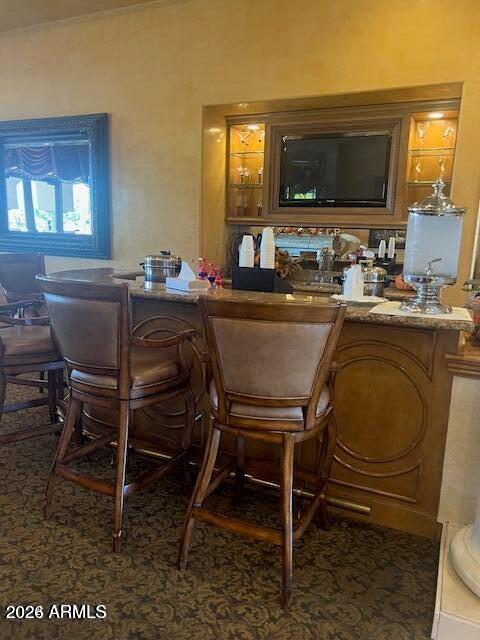 2550 South Ellsworth Road, Unit 611 Mesa, AZ 85209 - Photo 28 of 34 a kitchen with a table chairs sink and cabinets