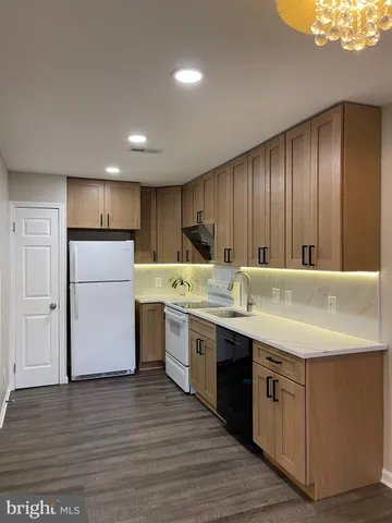 $2,400 | 6002 Rabbit Hill Court, Centreville, VA 20121