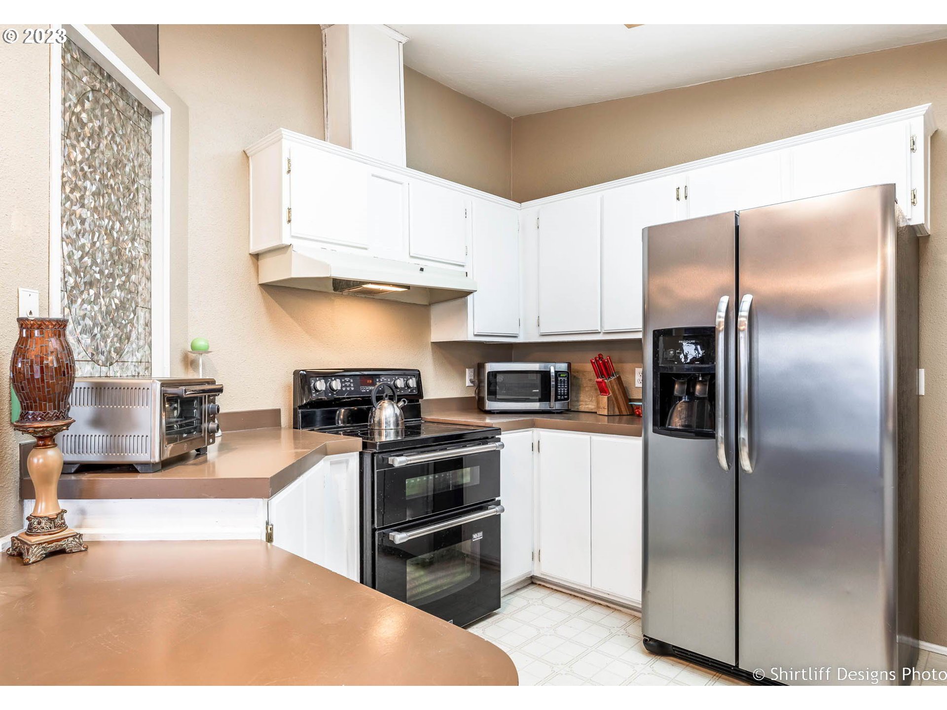 1699 North Terry Street, Unit 164 Eugene, OR 97402 - Photo 13 of 31 a kitchen with granite countertop a refrigerator stove and sink