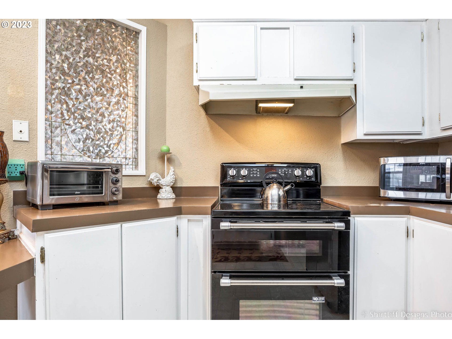 1699 North Terry Street, Unit 164 Eugene, OR 97402 - Photo 14 of 31 a kitchen with stainless steel appliances granite countertop a stove and a microwave