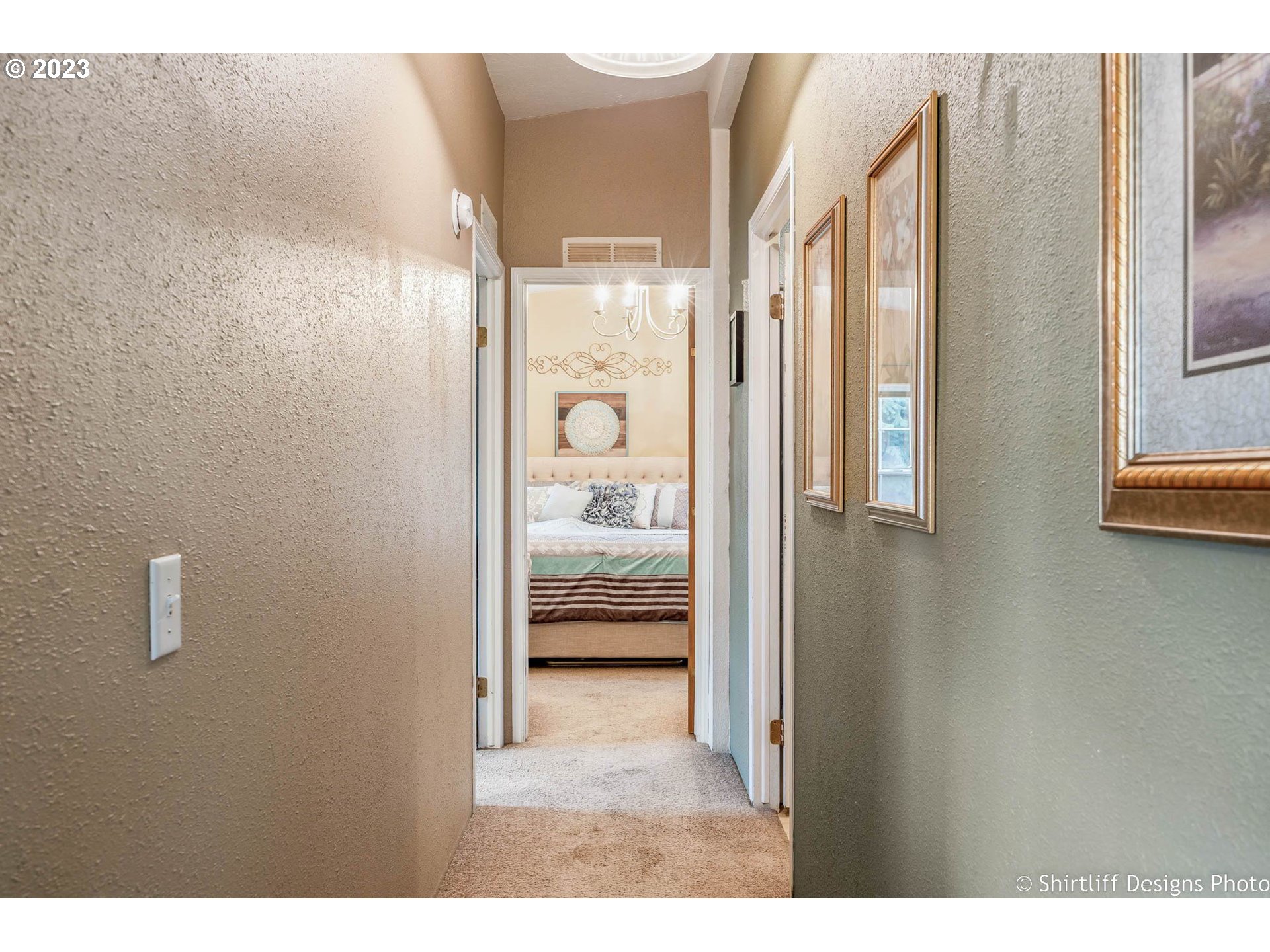 1699 North Terry Street, Unit 164 Eugene, OR 97402 - Photo 18 of 31 a balcony with view of bathroom
