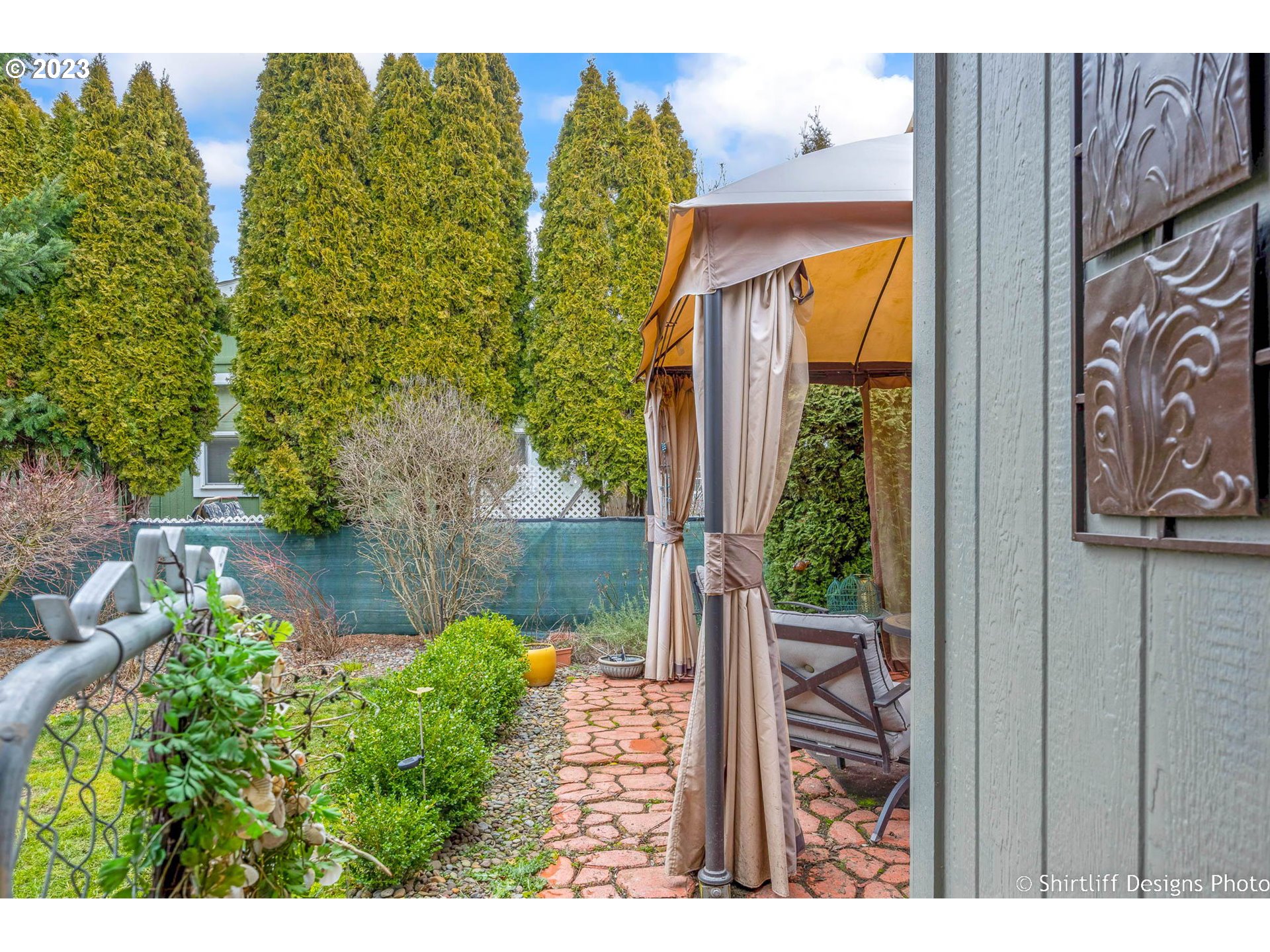 1699 North Terry Street, Unit 164 Eugene, OR 97402 - Photo 27 of 31 a view of a door and chair in the balcony