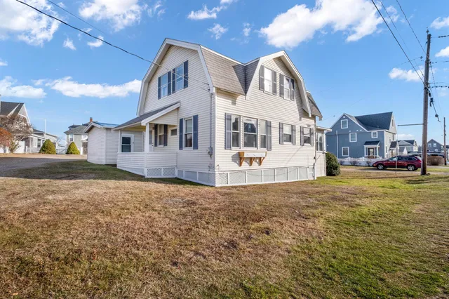 $1,150,000 | 108 Broadway, York, ME 03909