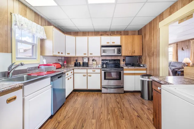 $1,150,000 | 108 Broadway, York, ME 03909