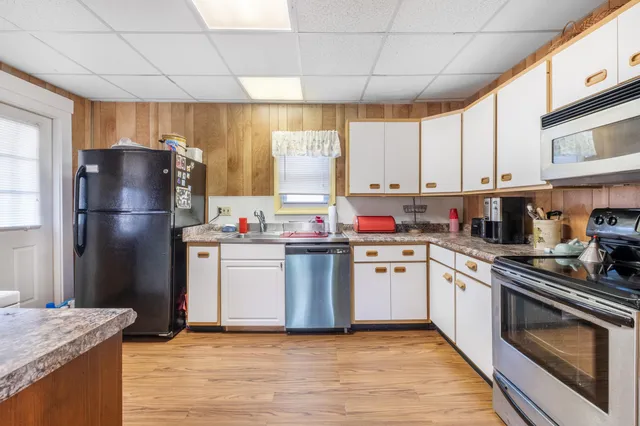 $1,150,000 | 108 Broadway, York, ME 03909