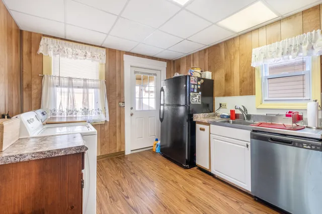 $1,150,000 | 108 Broadway, York, ME 03909