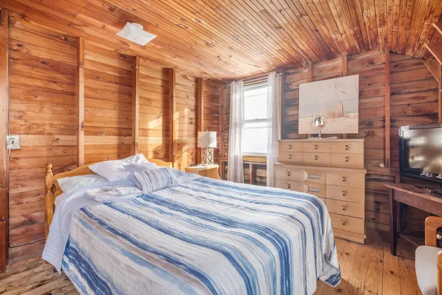 $1,150,000 | 108 Broadway, York, ME 03909