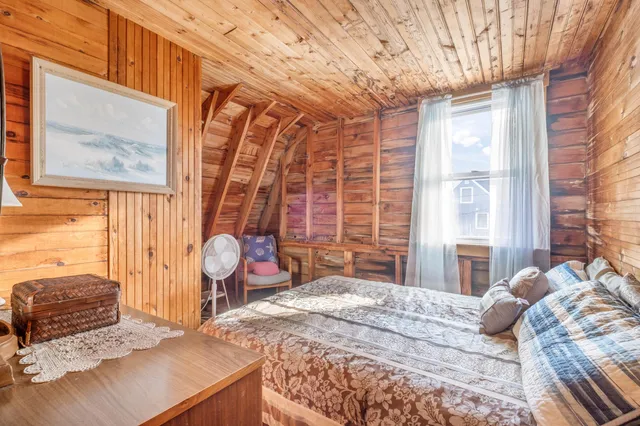 $1,150,000 | 108 Broadway, York, ME 03909