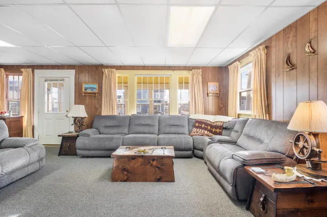 $1,150,000 | 108 Broadway, York, ME 03909