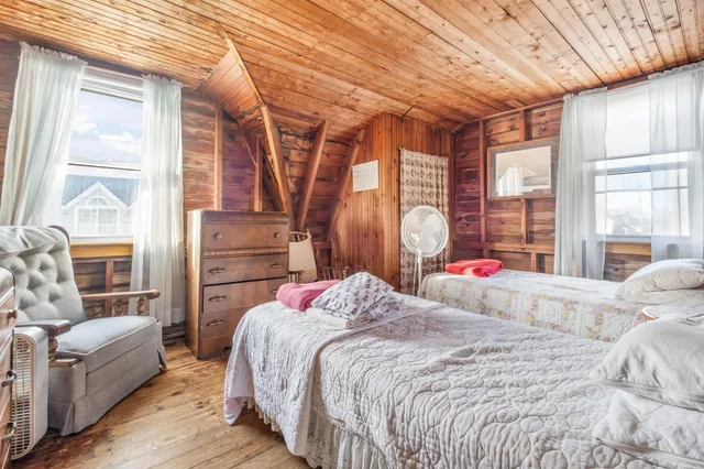 $1,150,000 | 108 Broadway, York, ME 03909